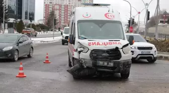 Yozgat'ta Ambulans ve Otomobil Çarpıştı: 2 Yaralı