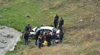 Besni'de Şarampole Devrilen Otomobilin Sürücüsü Yaralandı