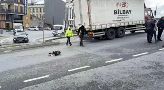 İstanbul'da Motosikletli Kurye, Kamyonetin Altında Kalarak Hayatını Kaybetti