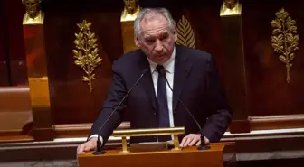 Fransa'da Başbakan Bayrou Hükümetine Yönelik Dördüncü Gensoru Önergesi Reddi