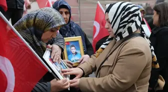 Hizmet-İş Sendikasından oturma eylemi yapan Diyarbakır annelerine destek ziyareti