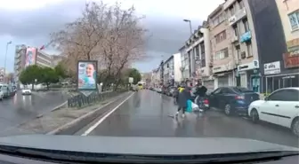 Kadıköy'de Motosiklet Yaya'ya Çarptı