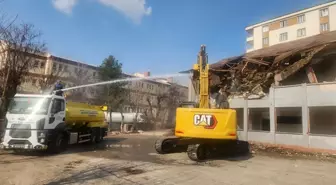 Siirt'te Metruk Okul Binasının Yıkımına Başlandı