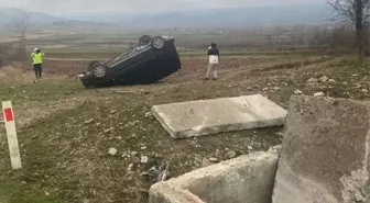 Tokat'ta Tarlaya Devrilen Otomobilde 2 Yaralı