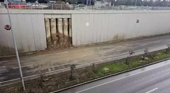 Bandırma'da Yol Duvarı Çöktü, Trafik Kontrol Altında