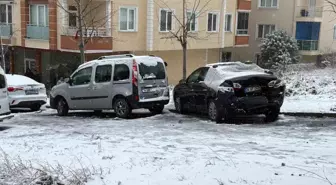 İstanbul'da Kar Yağışı Sebebiyle Yokuşta Zincirleme Kaza