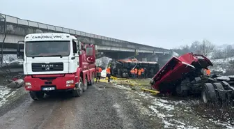 Düzce'de Otoyolda Kaza: 2 Sürücü Hayatını Kaybetti