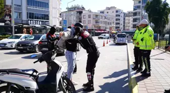 İzmir'de Polis Ekiplerinden Küçük Ölçekli Güvenlik Denetimi