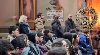 Kadıköy'de Bıçaklanarak Öldürülen Mattia Ahmet Minguzzi İçin Anma Töreni Düzenlendi