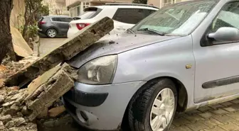 Kadıköy'de Otoparkta Araç Üzerine İstinat Duvarı Düştü