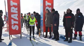 Hakkari'de Kayaklı Koşu 1. Etap Yarışları Başladı