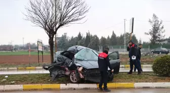 Kilis'te İşçi Servisi ile Otomobil Çarpıştı: 3 Yaralı