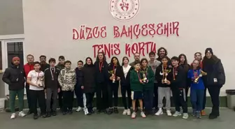 Düzce'de Okul Sporları Yıldızlar Tenis Müsabakalarında Dereceler Belli Oldu