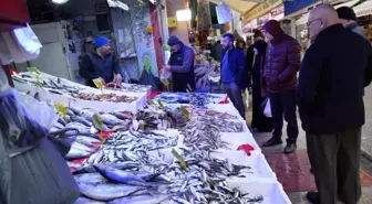 Karadeniz'deki Soğuklar Hamsiyi Korudu, Mezgitte Düşüş Yaşandı