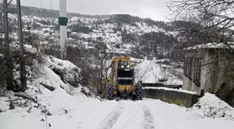 Sinop'ta Kar Yağışı Nedeniyle 24 Köy Yolu Kapandı