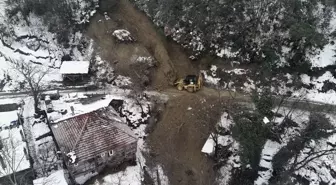 Sinop'ta Toprak Kayması Nedeniyle Kapanan Yol Ulaşıma Açıldı