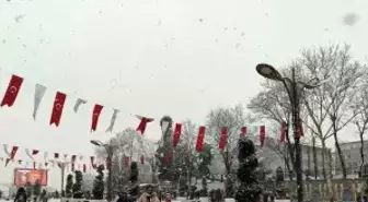 Sultangazi Karla Kaplandı, Çocuklar Kar Sevinci Yaşadı