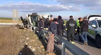 Tekirdağ'da Tır Devrildi, Sürücü Yaralandı