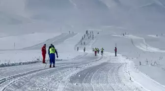 Yüksekova'da Türkiye Kayaklı Koşu 1. Etap Yarışması Başladı