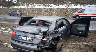 Amasya'da Kavşakta Minibüs ile Otomobil Çarpıştı: 6 Yaralı