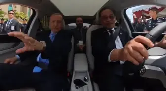 Cumhurbaşkanı Erdoğan ile Malezya Başbakanı'ndan Togg içerisinde güldüren diyaloglar