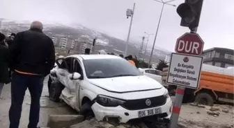 Elazığ'da Trafik Kazası: 5 Yaralı