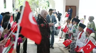 Emine Erdoğan, Endonezya'da Yunus Emre Enstitüsünü ziyaret etti