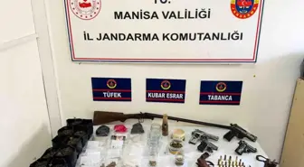 Manisa'da Jandarmadan Eş Zamanlı Operasyon: Uyuşturucu ve Ruhsatsız Silah Ele Geçirildi