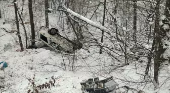 Karabük'te Otomobil Şarampole Devrildi: 5 Yaralı