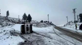 Mersin'de Servis Minibüsü Devrildi: Korku Dolu Anlar Cep Telefonuna Yansıdı