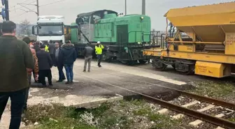 Osmaniye'de Yük Treni ile Hafriyat Kamyonu Çarpıştı