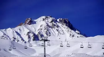 Erciyes Dağı Uluslararası Tırmanışı Çığ Tehlikesi Nedeniyle Ertelendi