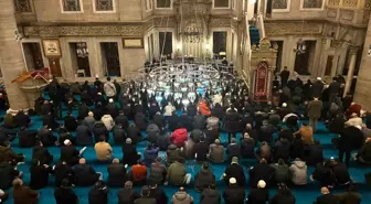 Berat Kandili'nde Eyüpsultan Camii'nde Yoğunluk