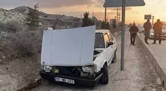 Burdur'da Polisten Kaçan Sürücü Araçlara Çarptı