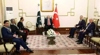 Cumhurbaşkanı Erdoğan, Pakistan'da Askeri Komutanları Kabul Etti