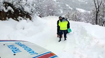 Pülümür'de Kar Yağışı Nedeniyle Hastaneye Gidemeyen Kadın Jandarma ile Kurtarıldı