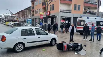 Çorum'da Motosiklet Otomobil ile Çarpıştı: Sürücü Yaralandı