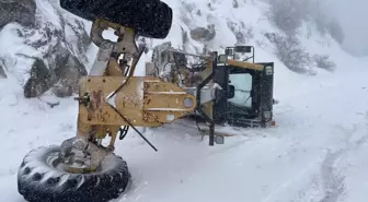 Yozgat'ta Kar Küreme Aracı Devrildi, Sürücü Yaralandı