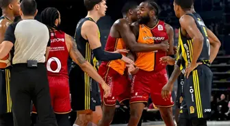 Fenerbahçe-Galatasaray maçı yarıda kaldı