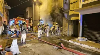 Beyoğlu'nda Yangın Paniği: 10 Kişi Kendini Dışarı Attı