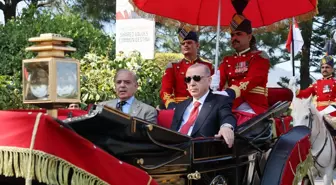 Cumhurbaşkanı Erdoğan, Pakistan'da onuruna verilen yemeğe faytonla gitti