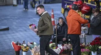 İstanbul'da Sevgililer Günü Yoğunluğu: Kırmızı Gül Tercih Ediliyor