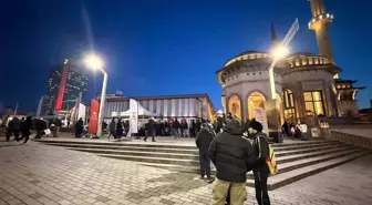 Berat Kandili'nde Camilerde İkramlar Yapıldı