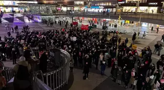 İsveç'te Irkçılık ve İslamofobiye Karşı Protesto Düzenlendi