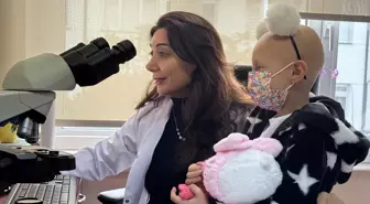 Rabdomyosarkomla Mücadele Eden 7 Yaşındaki Ümmü Gülsüm'ün Doktor Olma Hayali