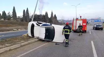 Bilecik'te Trafik Kazası: Otomobil Devriildi, İki Yaralı