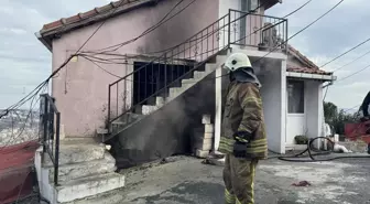 Sarıyer'de İki Katlı Evde Yangın Çıktı, İtfaiye Ekipleri Müdahale Etti