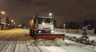 Van, Hakkari, Muş ve Bitlis'te Yoğun Kar Yağışı Ulaşımı Olumsuz Etkiledi