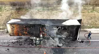 Edirne'de Limon Yüklü Tır Yangınında Dorse Kullanılamaz Hale Geldi