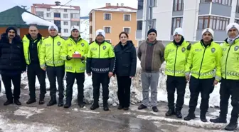 Erzincan'da Polis Ekiplerinden Doğum Günü Sürprizi